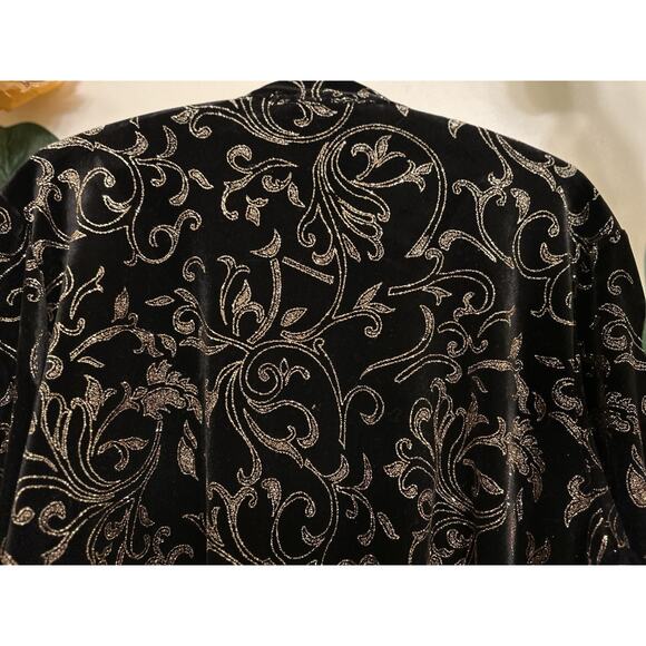 Notations Cardigans Women’s
Formal Black Burnout Floral Long Sleeve 1X Jacket - Picture 9 of 16